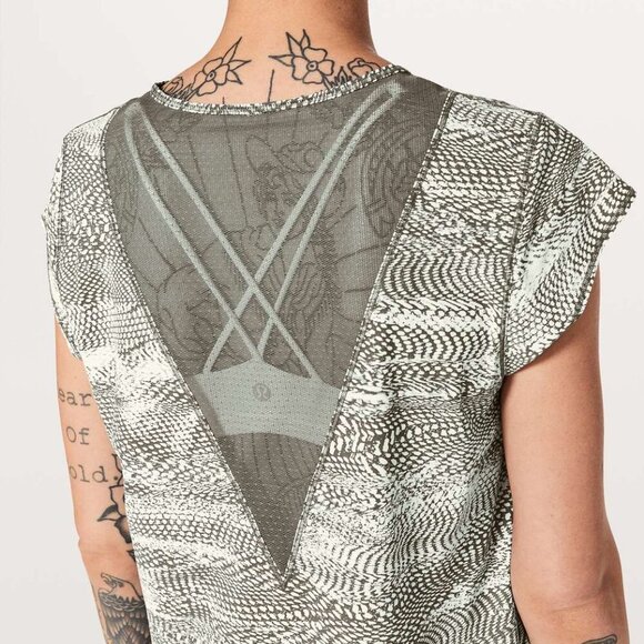 Lululemon For The Run Short Sleeve Swerve Vapor Metal Grey Size 8 - Picture 3 of 8